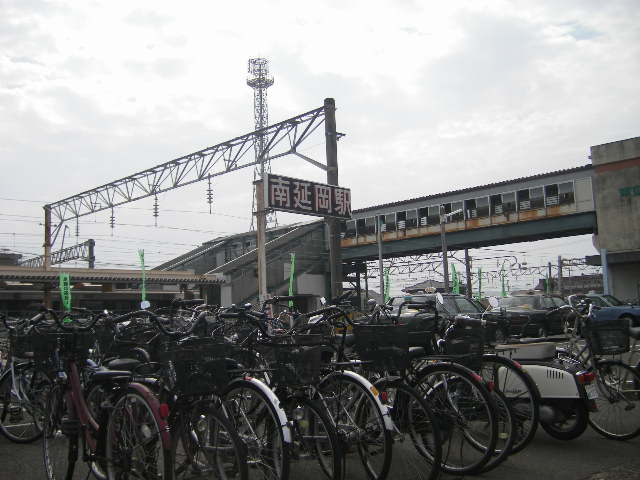 minami-nobeoka-eki-oct-14-2008-bicycles.jpg